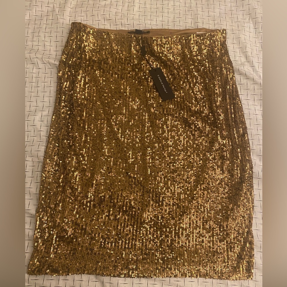 Never wore gold skirt!!